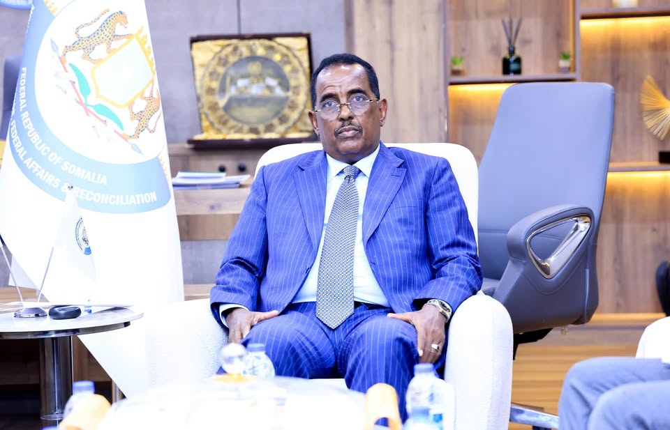 Wasiirka Arrimaha Gudaha Soomaaliya mudane Cali Xoosh ayaa mar kale xaqiijiyay sida ay Wasaaraddu uga go’an…
