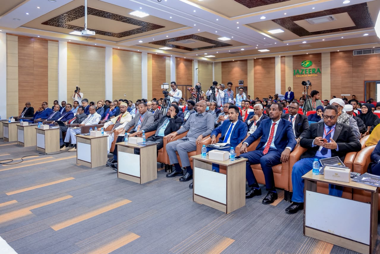 Wasiirka Arrimaha Gudaha Soomaaliya oo Daahfuray Meertada 3-aad ee Shirweynaha U Adkeysiga Aafooyinka Soomaaliya.