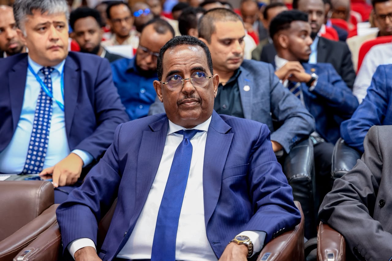 Wasiirka Arrimaha Gudaha Soomaaliya oo Daahfuray Meertada 3-aad ee Shirweynaha U Adkeysiga Aafooyinka Soomaaliya.