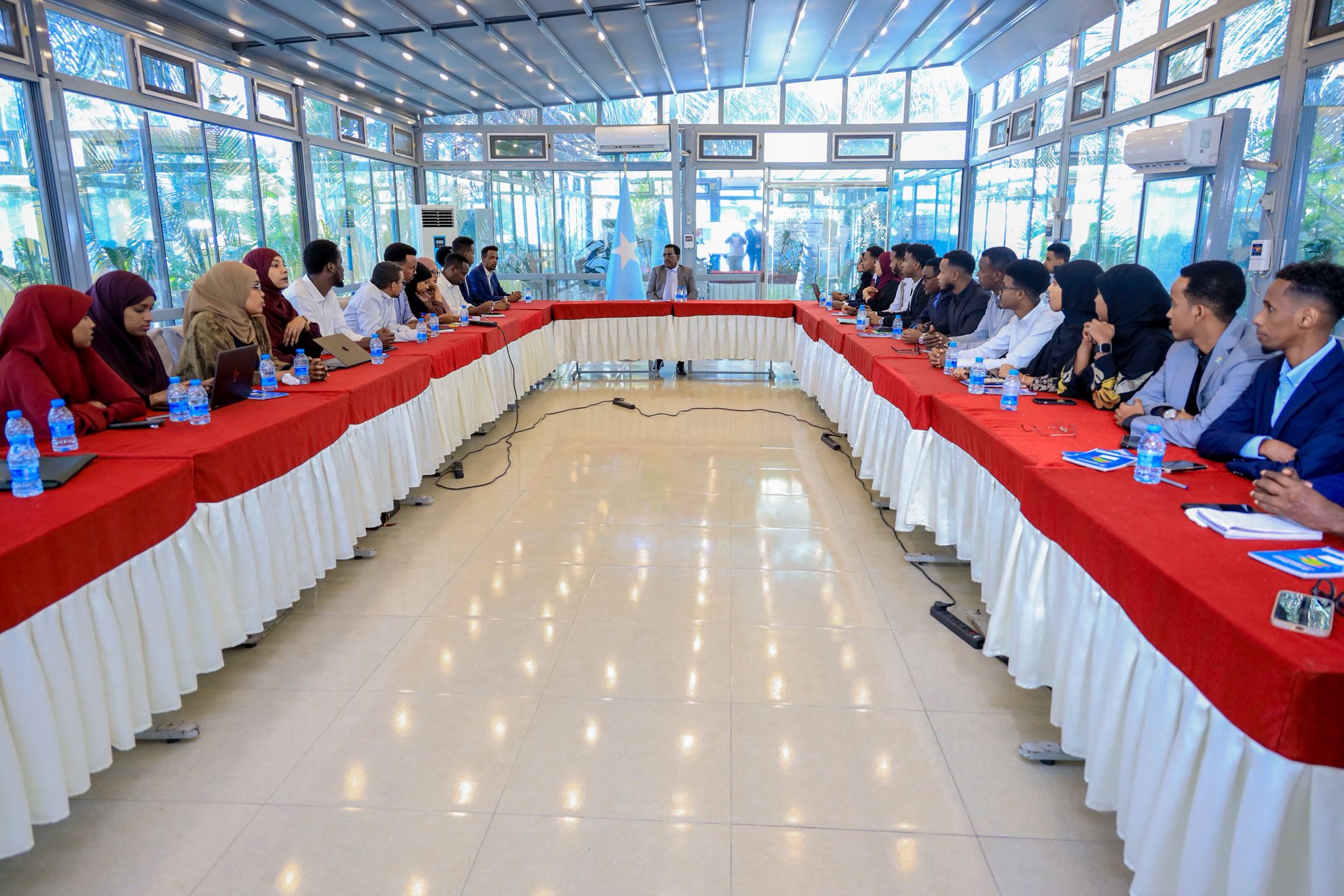 Wasiir Cali Xoosh Oo Soo Xiray Aqoon Isweedaarsiga Xiriirka Dadweynaha